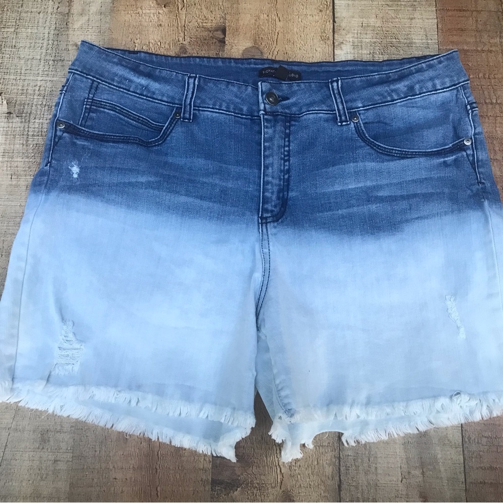 Signature Studio jean shorts Size 12.